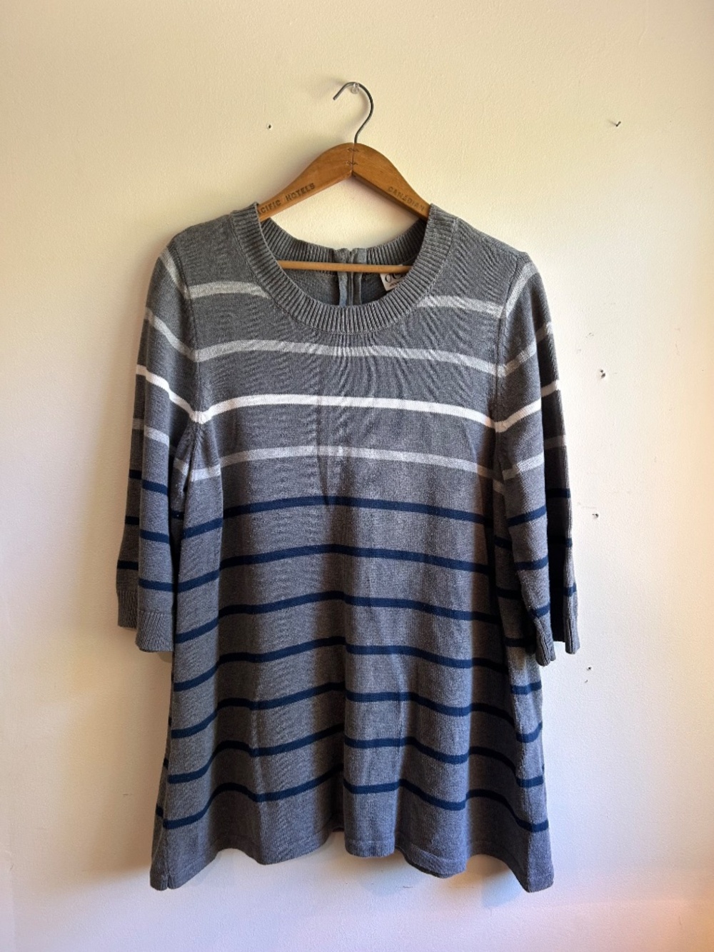 Grey knit DC jeans 100% cotton striped plus sized sweater shark bite hem sz 3X